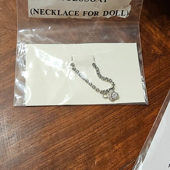 18 inch tall Gloria Vanderbilt Porcelain Doll - Picture 7 of 14